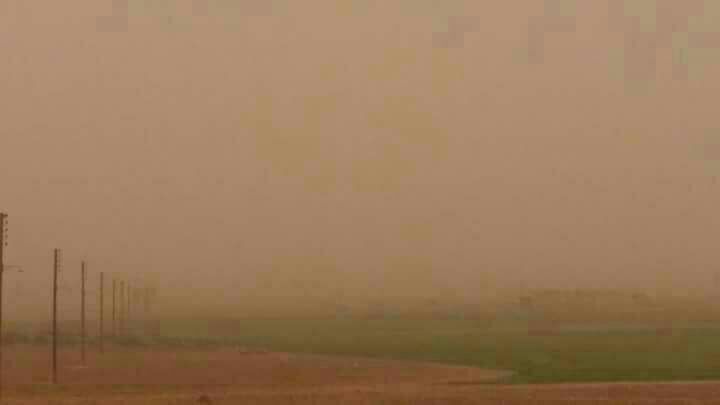 عاصفة رملية تضرب مناطق البادية وريفي الرقة الشرقي وريف دير الزور الغربي